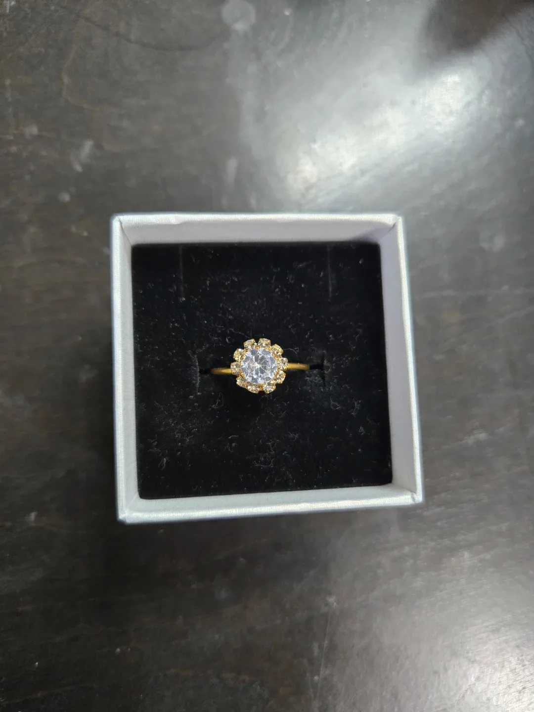 Gold Flower Ring thumbnail