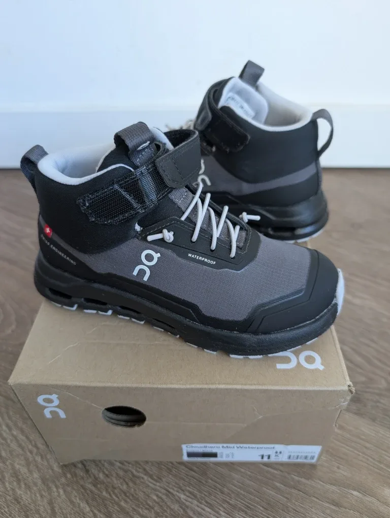 On Cloudhero Mid Waterproof Kids Shoes - Size 11 BRAND NEW