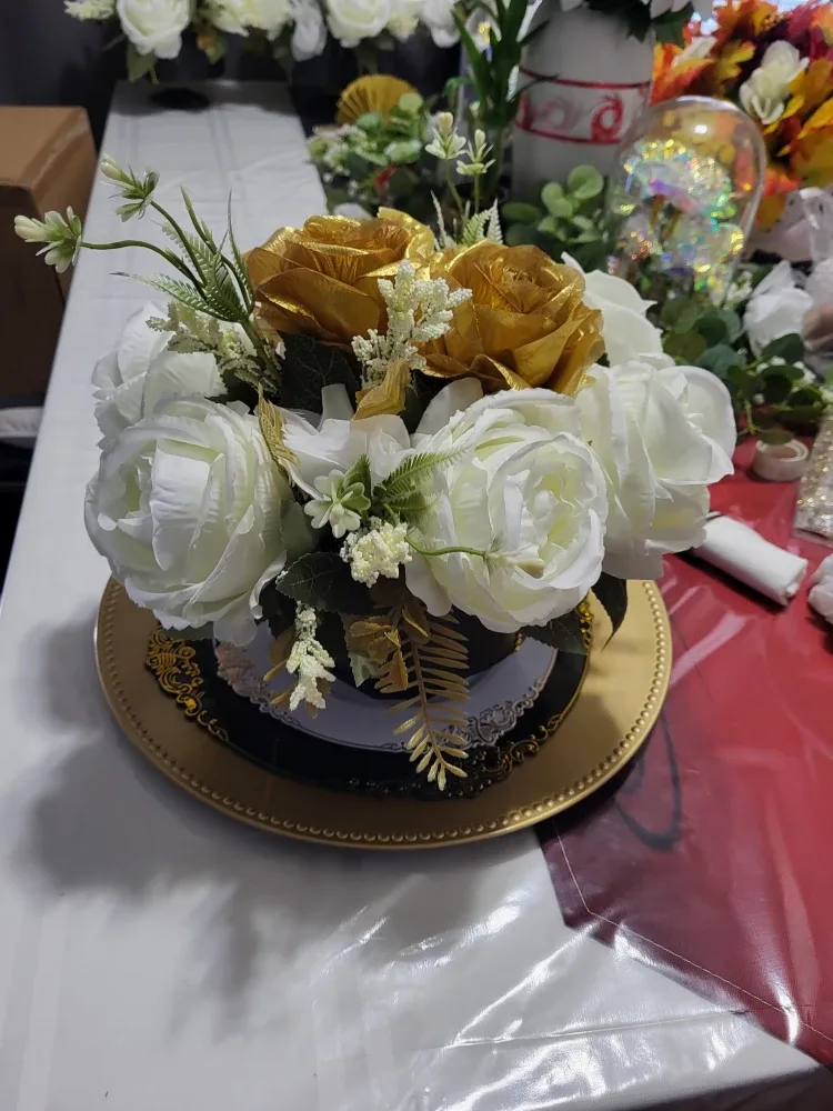 4 Floral Centerpiece - White & Gold Roses