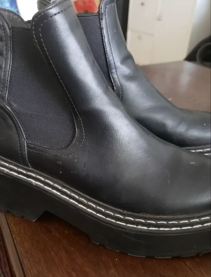 ONLY Black Platform Chelsea Boots - US 6 image indicator(2)