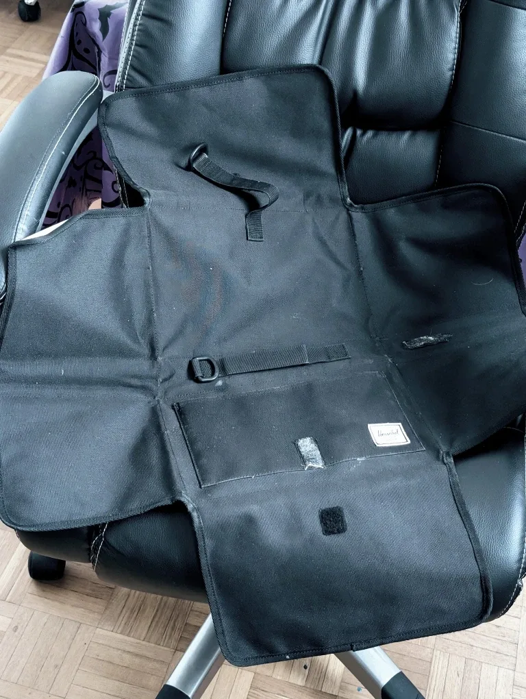 A folding bag with pockets image indicator(2)