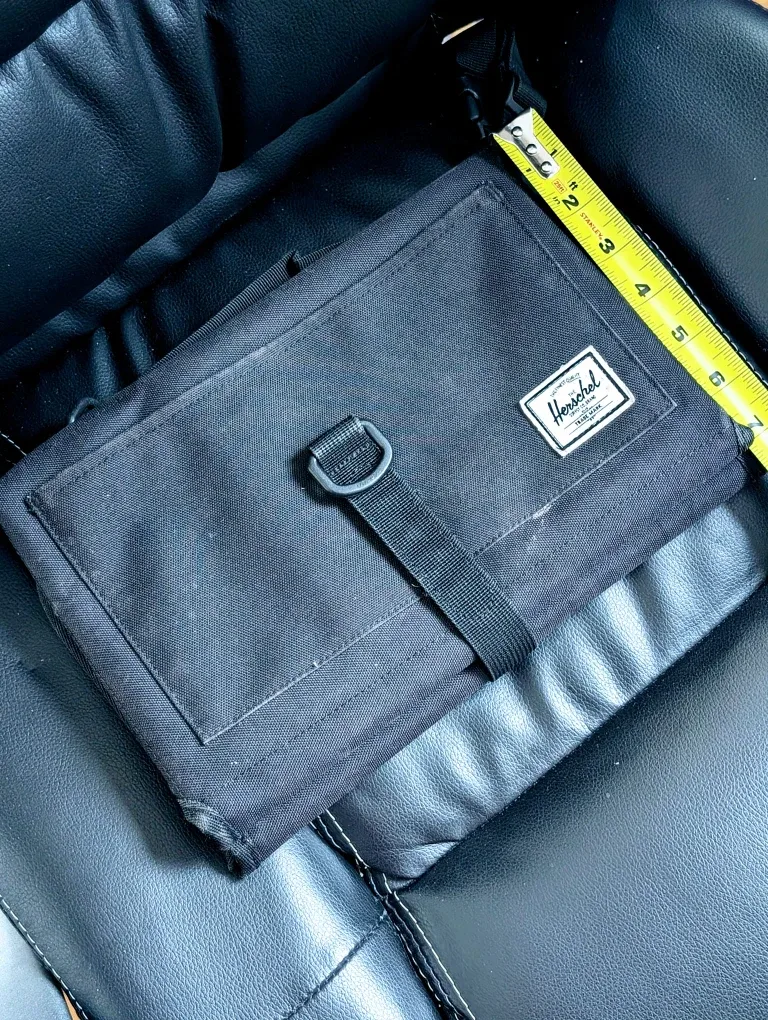 A folding bag with pockets image indicator(3)