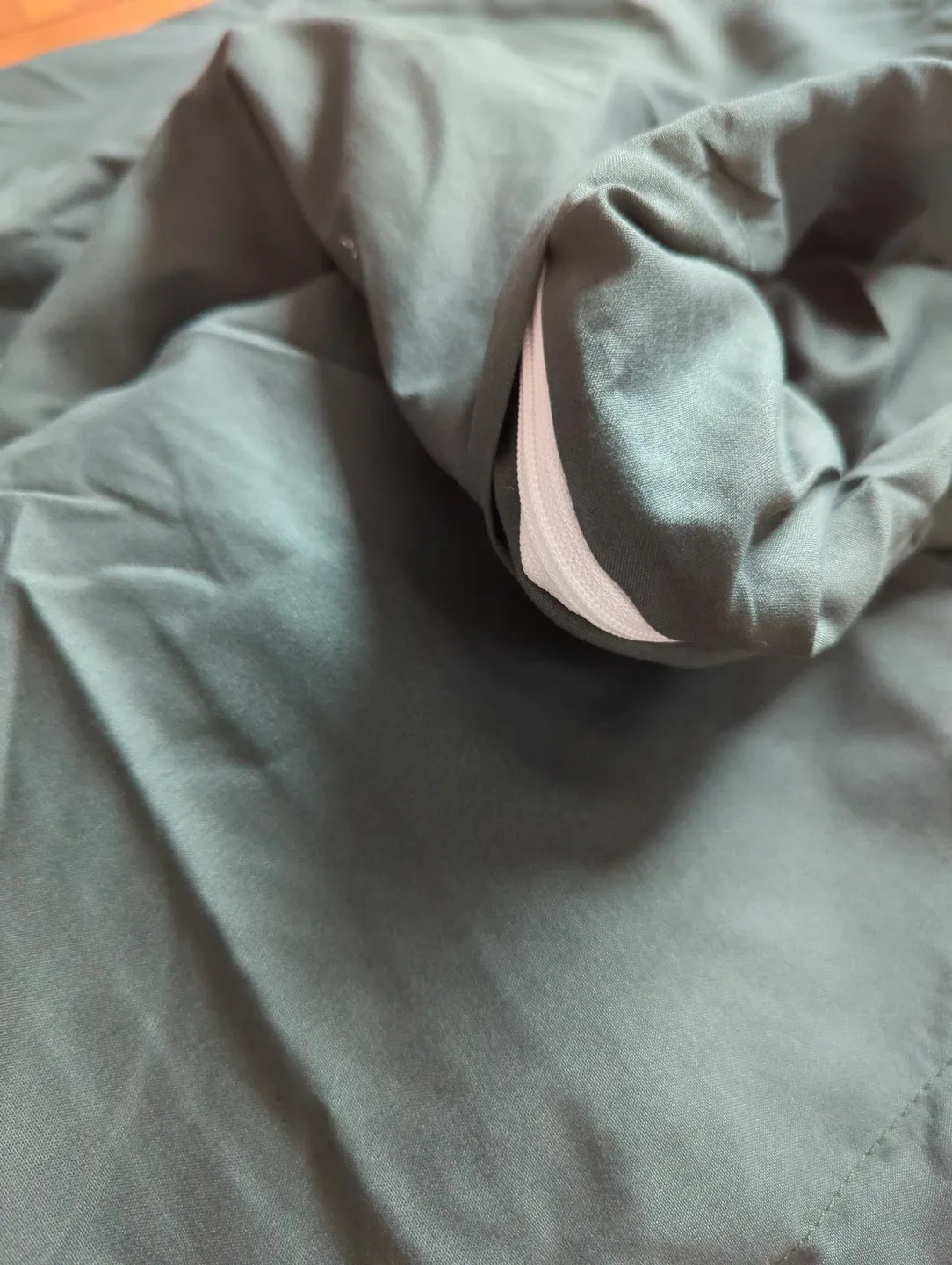 Brand New!! King size mattress cover with 2 pillow covers image indicator(2)