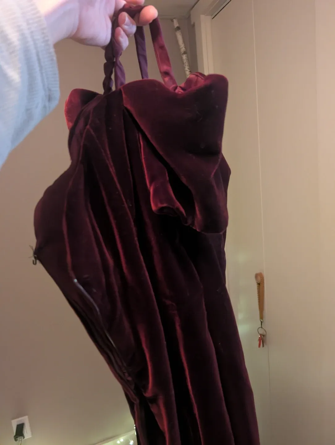Burgundy Velvet Dress image indicator(3)