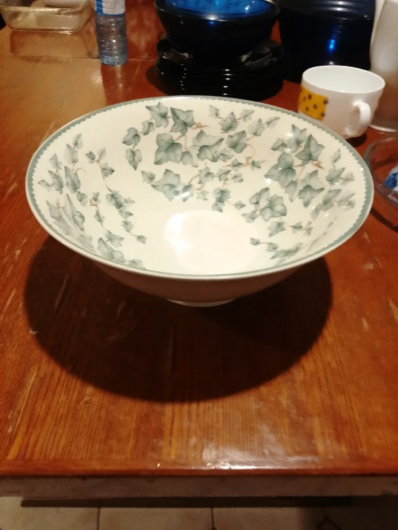 Floral Patterned Serving Bowl image indicator(2)