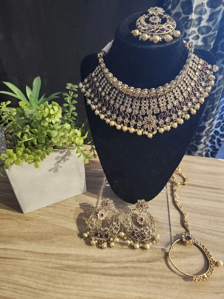 Indian/Pakistani Jewellery Set image indicator(2)