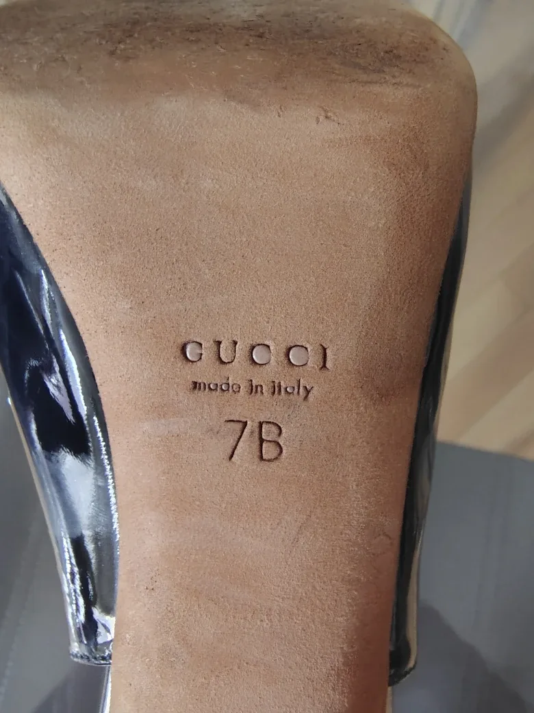 Authentic Gucci Navy Patent Slingback Heels – Size 7B – $220 image indicator(8)