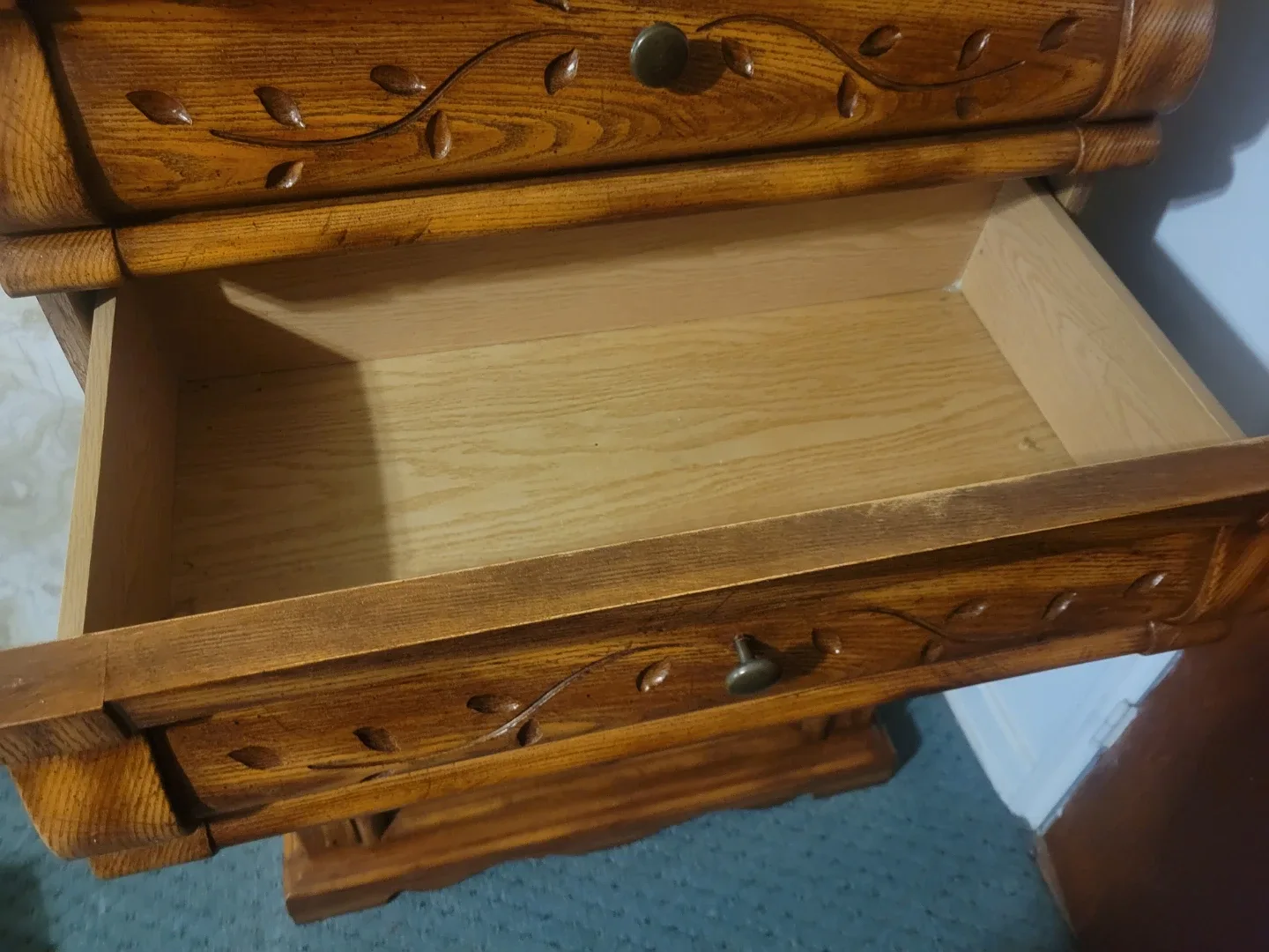 Wooden Dresser with Leaf Design image indicator(4)