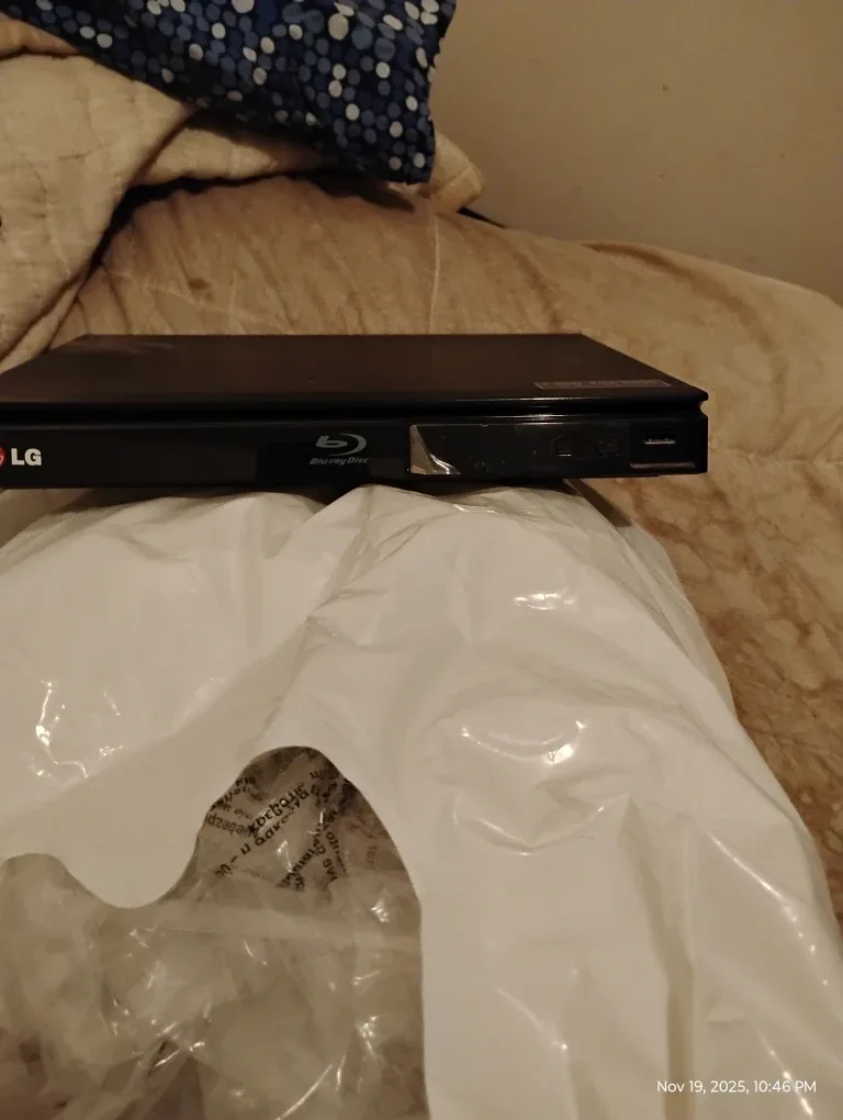 LG BP330 Blu-ray Disc/DVD Player image indicator(2)