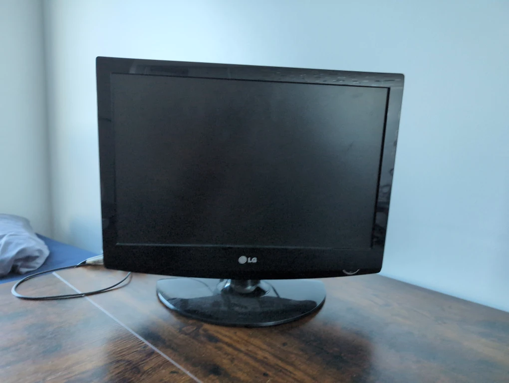 LG TV screen - photo 2