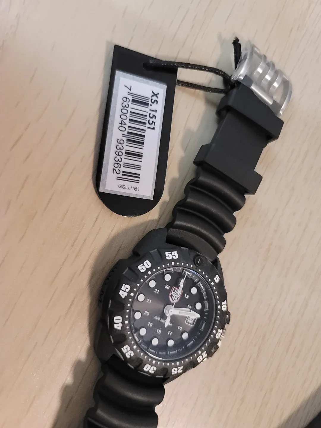 Luminox XS.1551 Sea Wolves 300m diving watch and notebook image indicator(2)