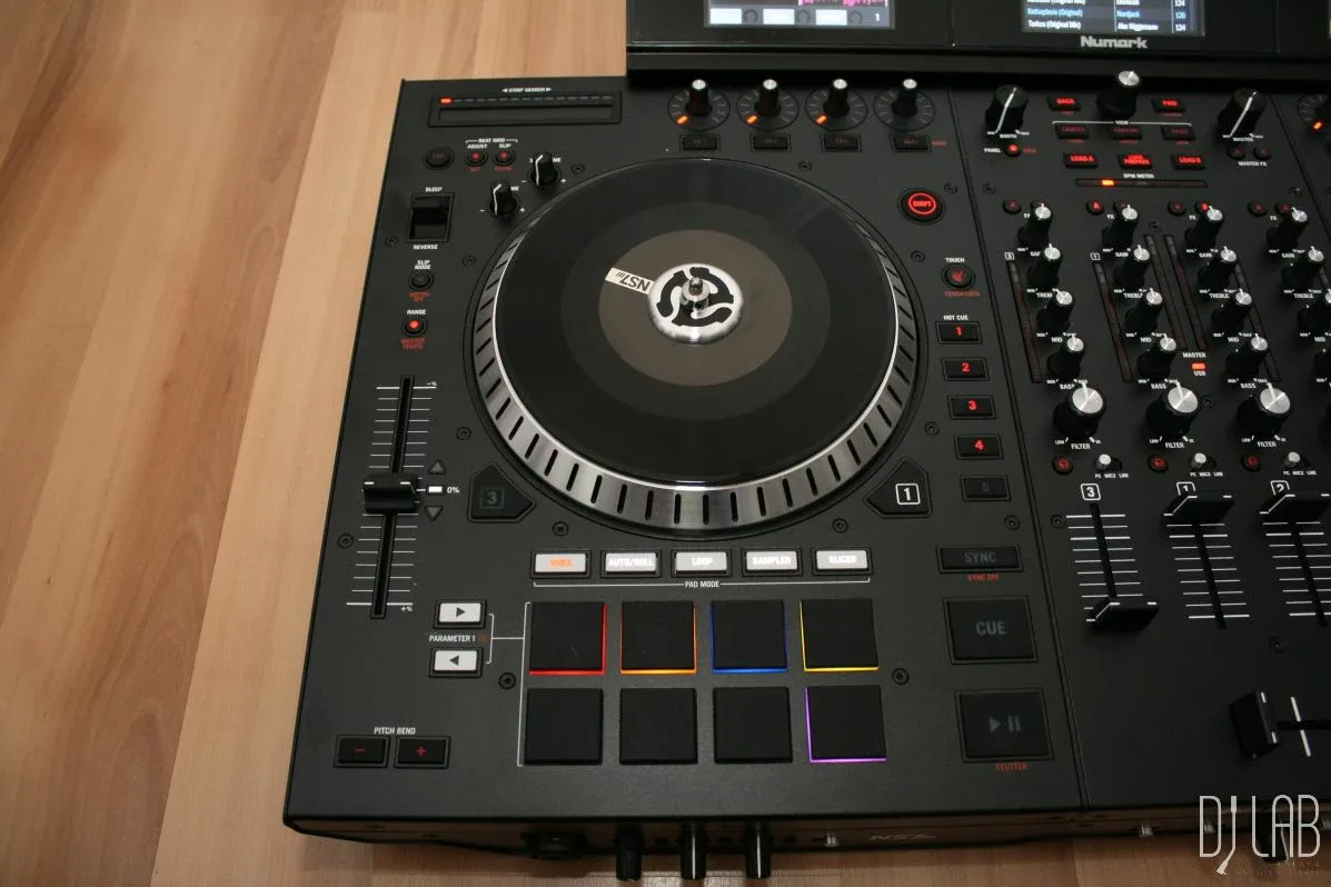 Numark NS7III DJ Controller image indicator(2)