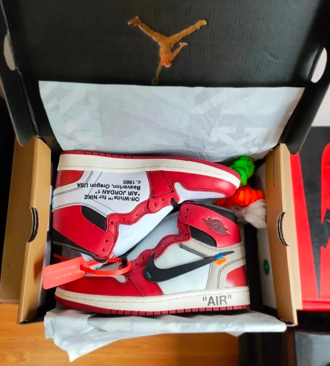 Nike Air Jordan 1 Retro High Off-White Chicago thumbnail