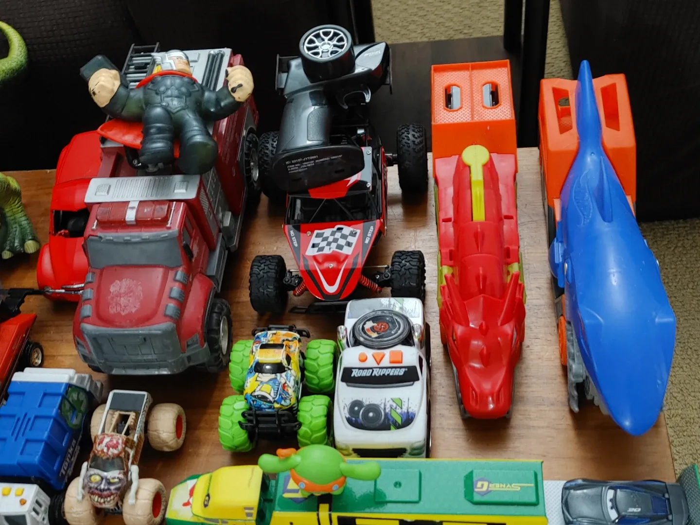 Mixed Lot of Action Figures & Toy Cars image indicator(9)