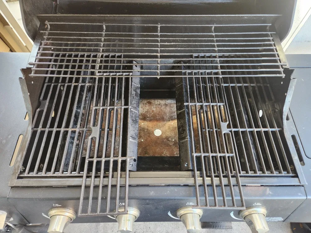 Propane BBQ grill + Tank with gas gauge + Cover image indicator(8)