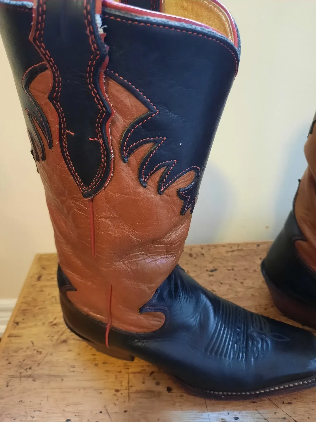 Justin Western Cowboy Boots - Size 7B image indicator(2)
