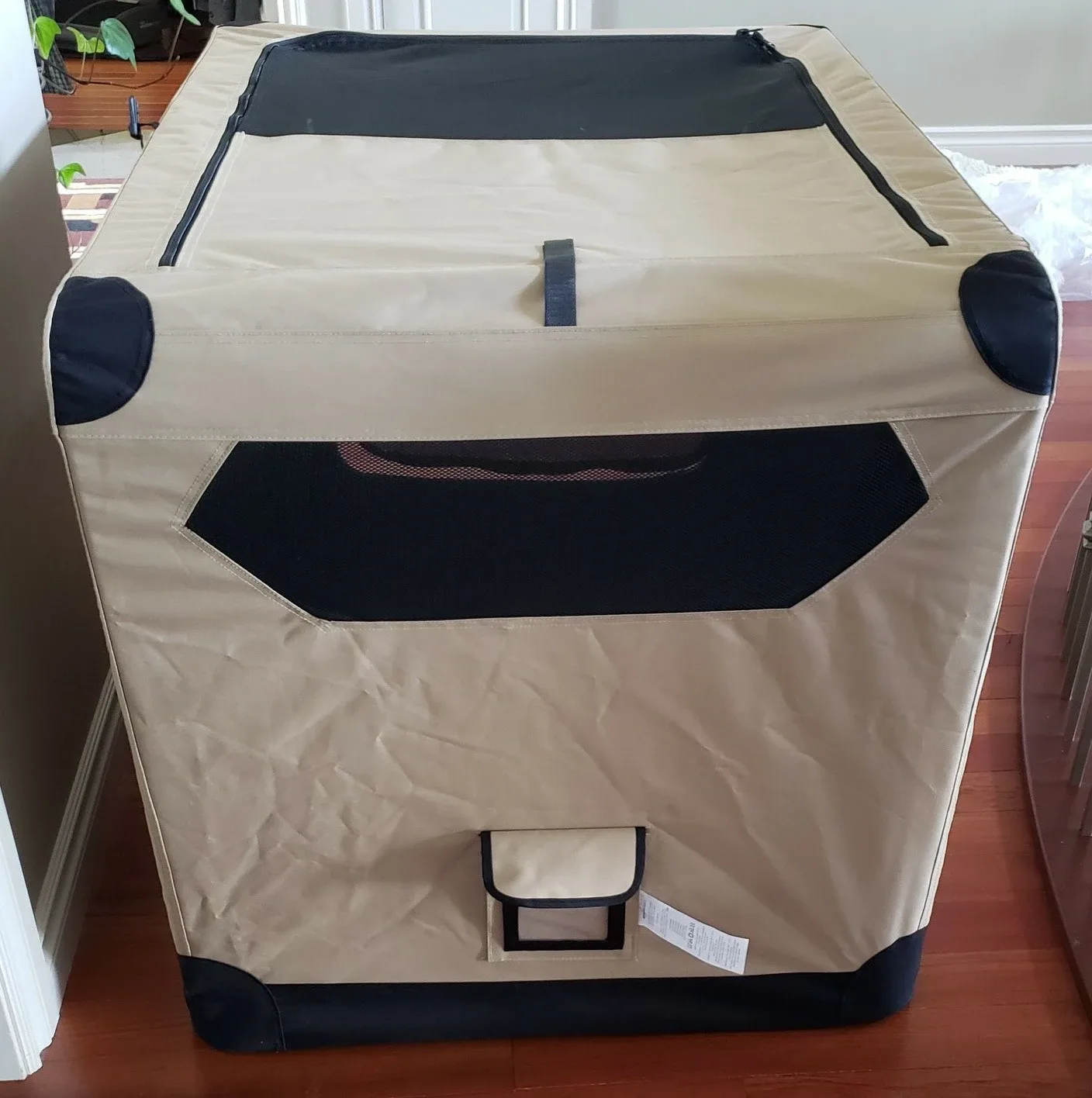 Amazon Basics Portable  Pet Kennel 42 in.New never used image indicator(3)