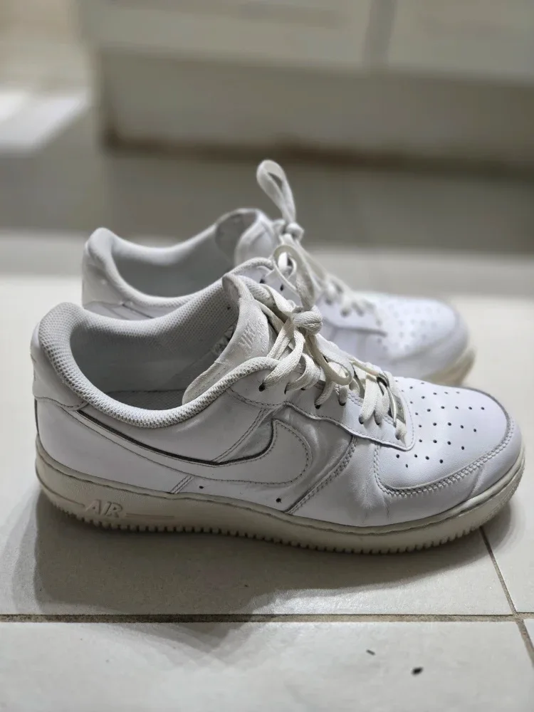 Nike Air Force 1 White Sneakers Men size 10.5 image indicator(2)