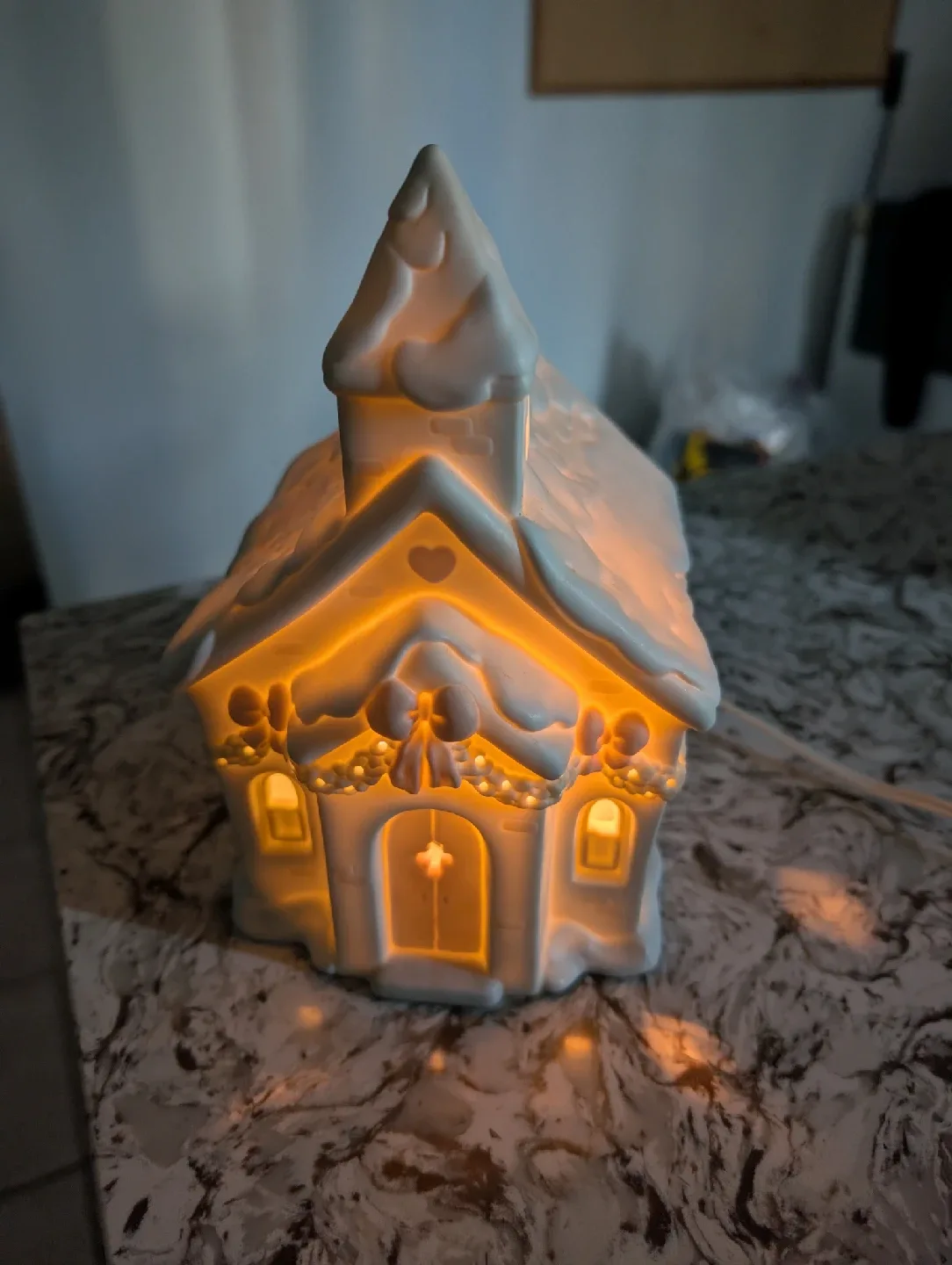 Enesco Sugar Town Chapel Nightlight image indicator(3)