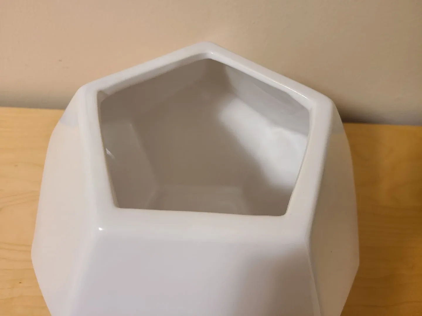 Off-White Faceted Ceramic Vase 🥕 image indicator(4)