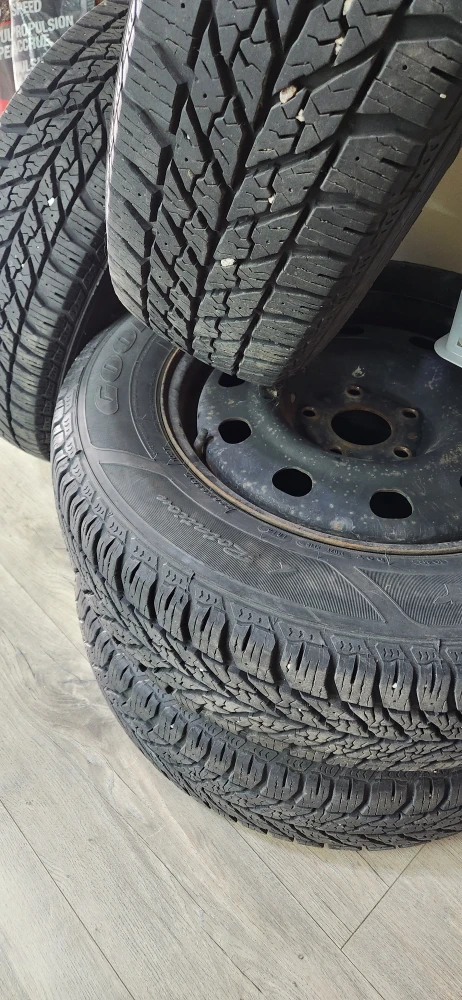 Goodyear Winter Tires on Rims 225 65 R17 - photo 2