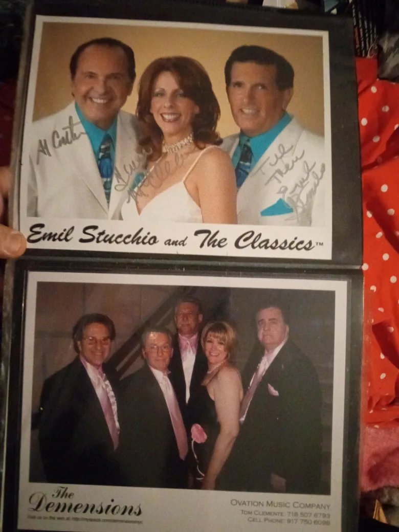 32 collectible autographed '50s and 60 bands