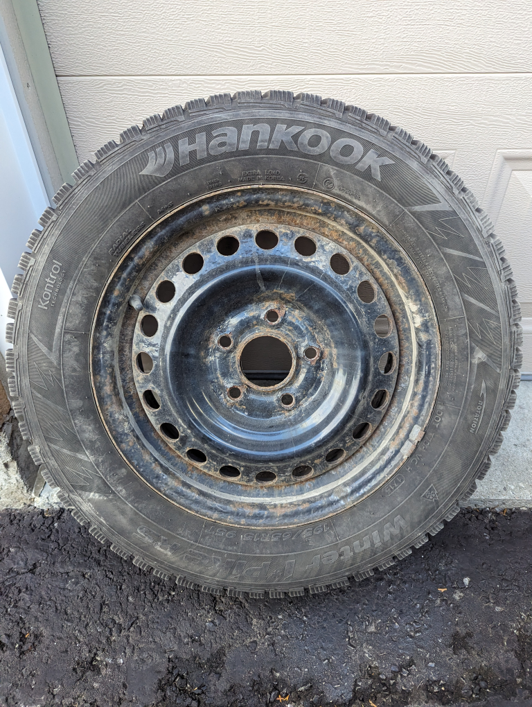 Hankook Winter i*Pike RS 195/65R15 Tire
