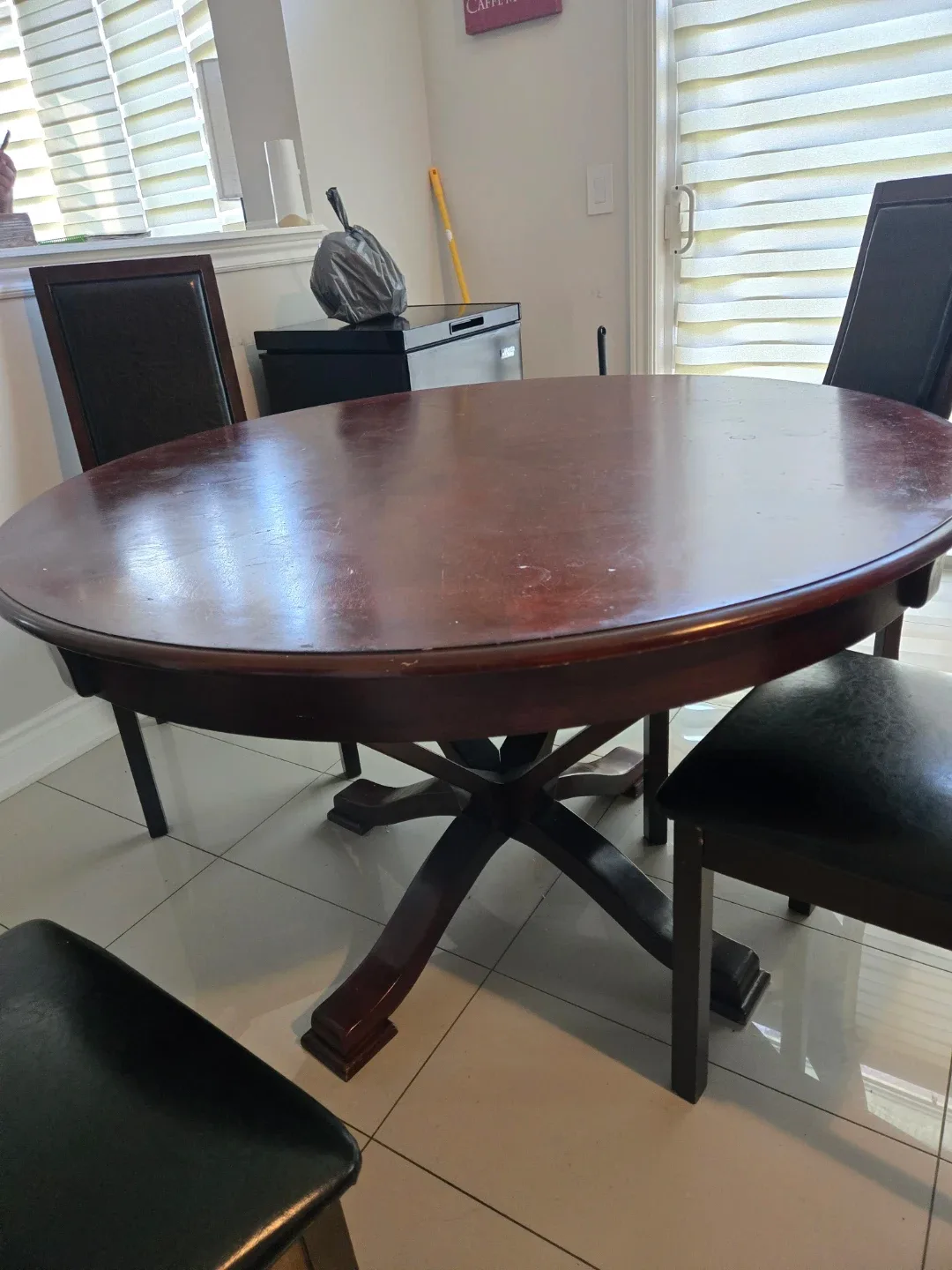 Round Wooden Dining/Kitchen Table with 4 Chairs image indicator(3)