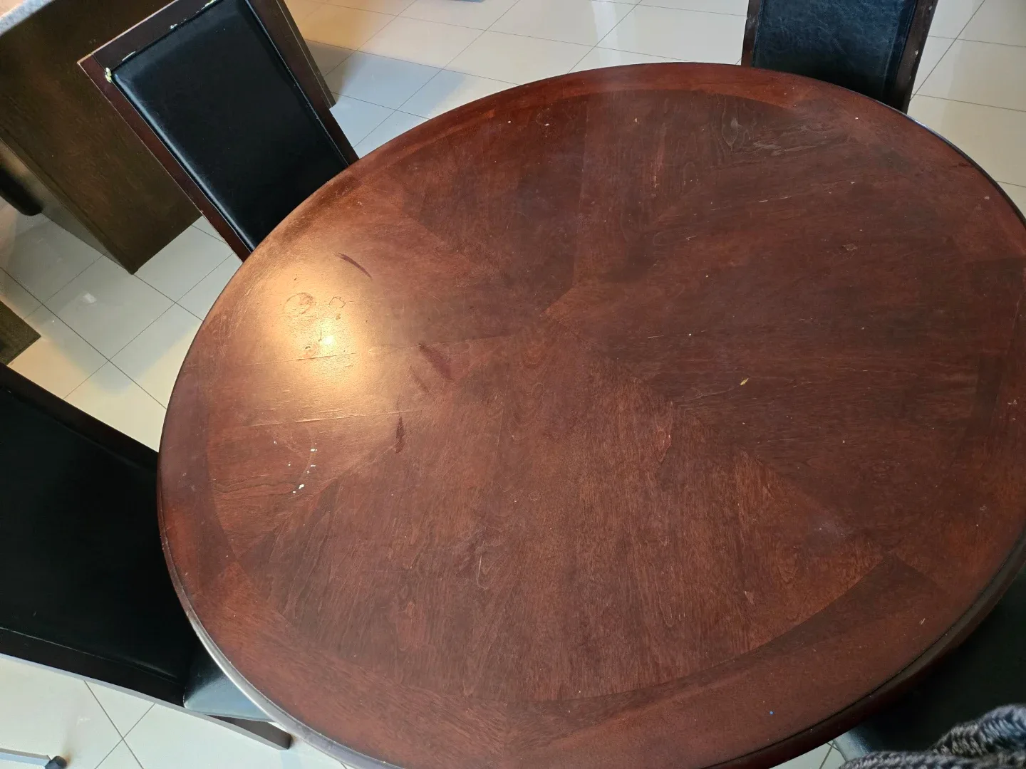 Round Wooden Dining/Kitchen Table with 4 Chairs image indicator(5)