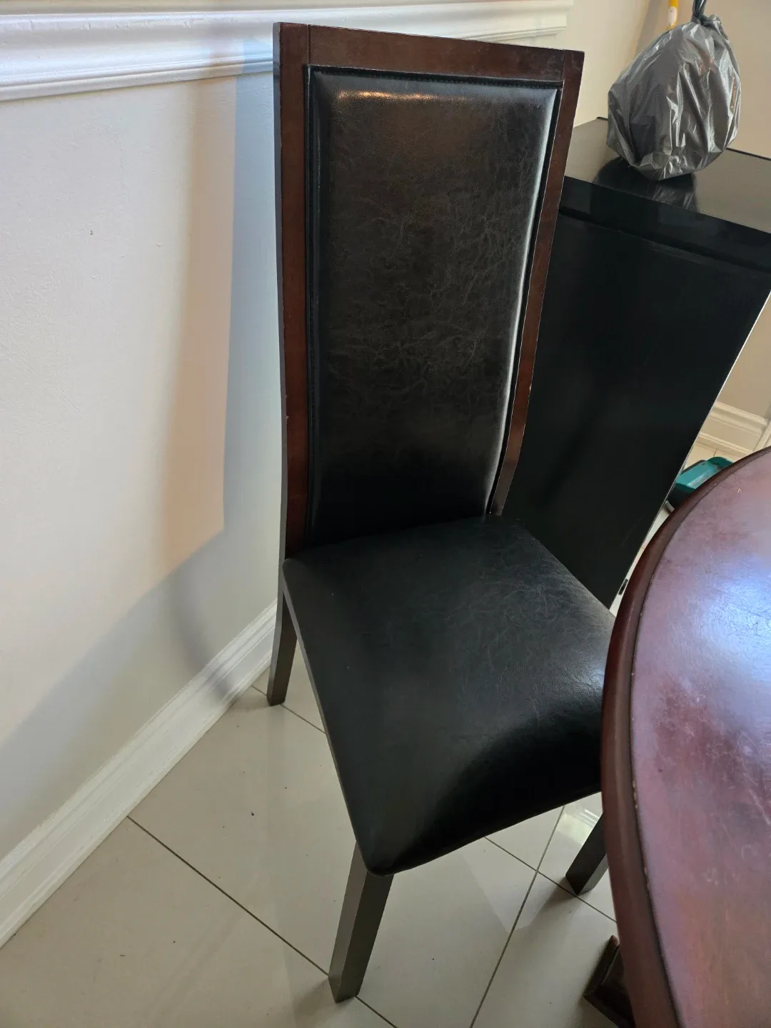 Round Wooden Dining/Kitchen Table with 4 Chairs image indicator(6)