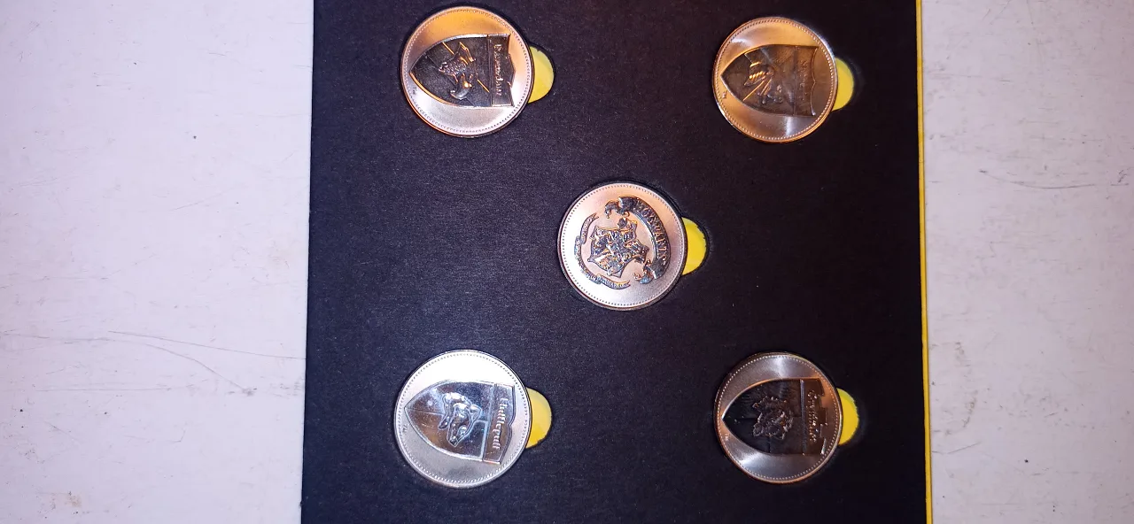 Harry Potter Coin Collection Perfect condition image indicator(2)
