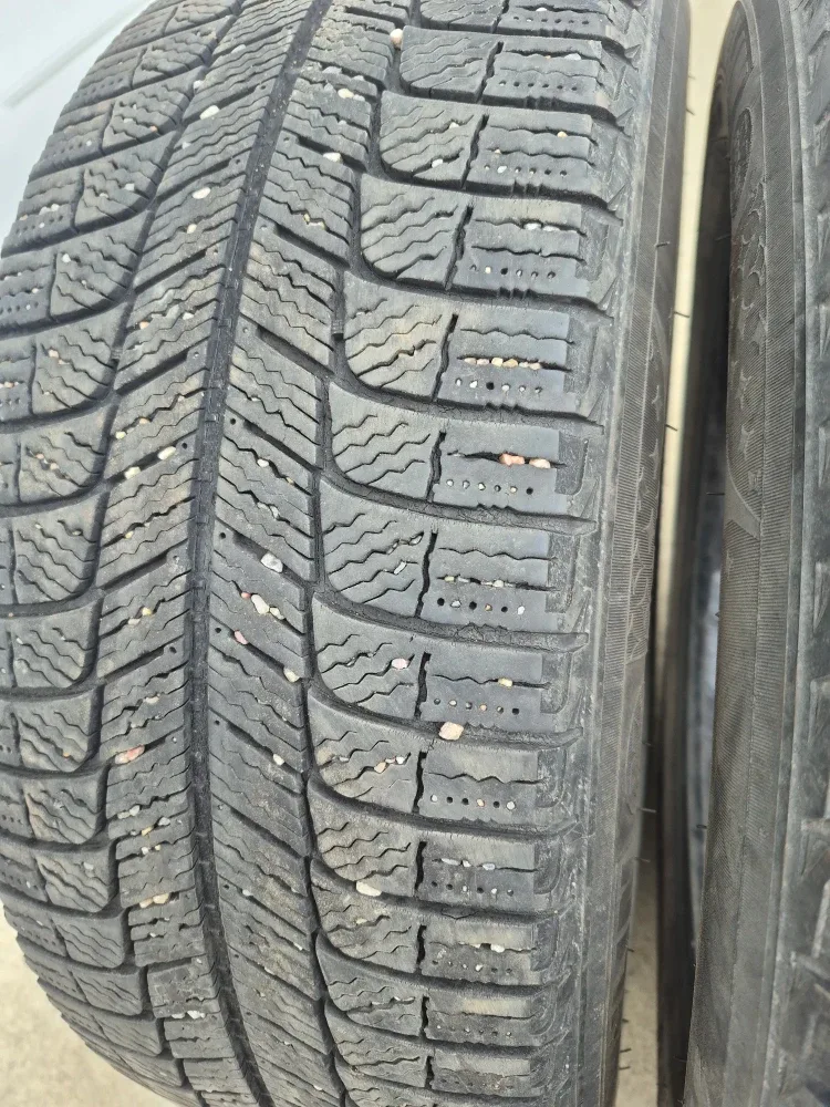 Michelin 215/55R17 two Winter Tires image indicator(2)