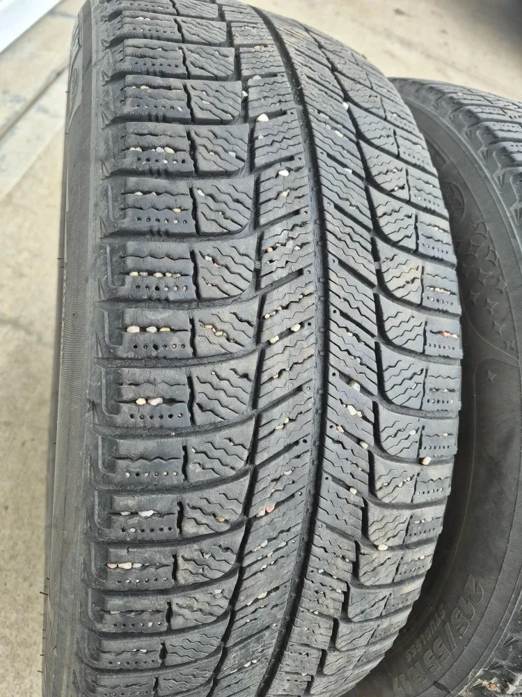 Michelin 215/55R17 two Winter Tires image indicator(3)