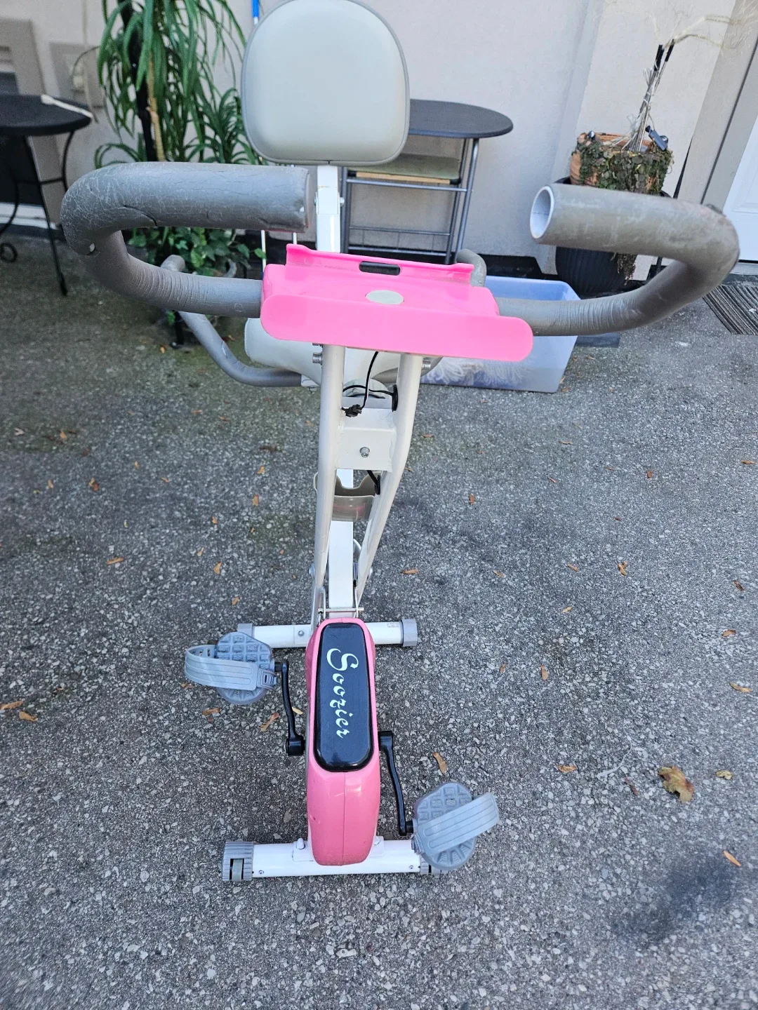 Soozier Exercise Bike - Pink & White image indicator(2)