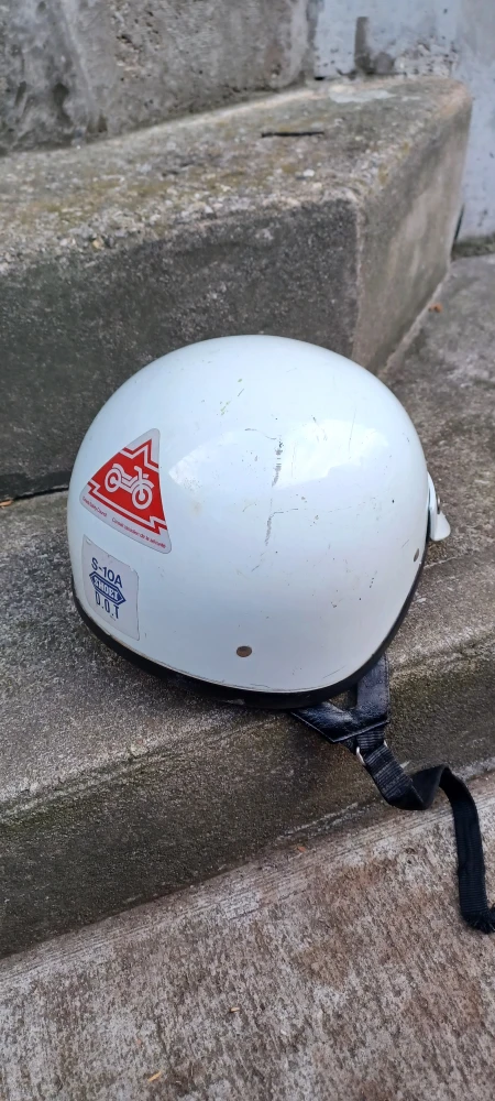White motor cycle  Helmet $24 Cash - photo 2