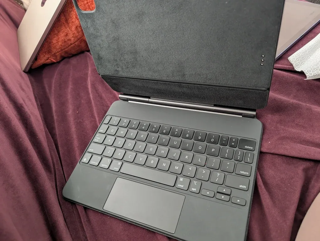 Apple Magic Keyboard for iPad Air - Black