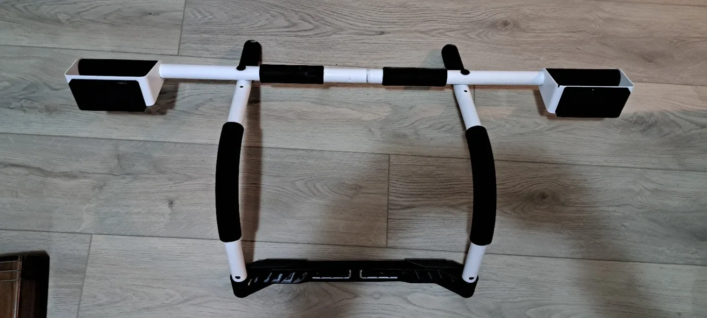 Perfect Multi-Gym Doorway Pull-Up Bar image indicator(3)