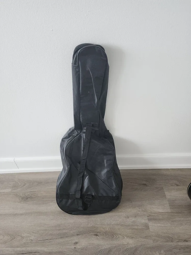 Acoustic Guitar Youth Size (Case available for extra 10$) image indicator(4)