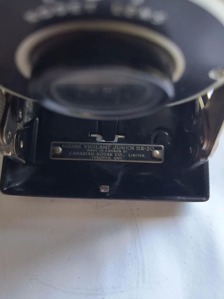 Kodak Vigilant Junior SIX-20 Camera - photo 3