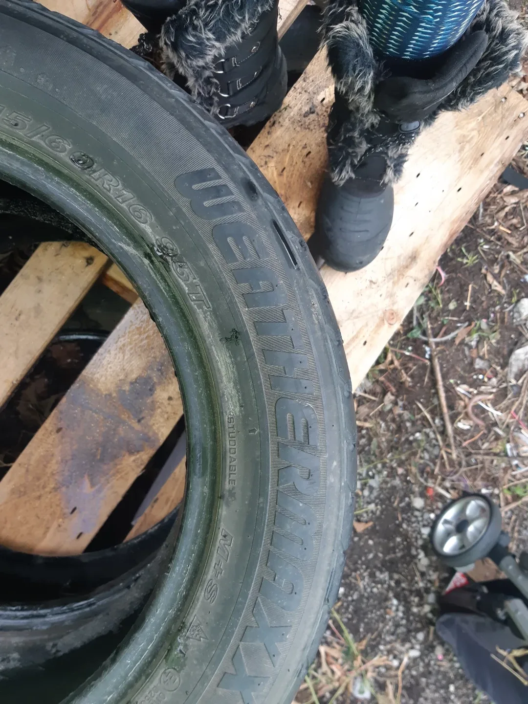 Weathermax Arctic Winter Tires - 215/60R16 image indicator(3)