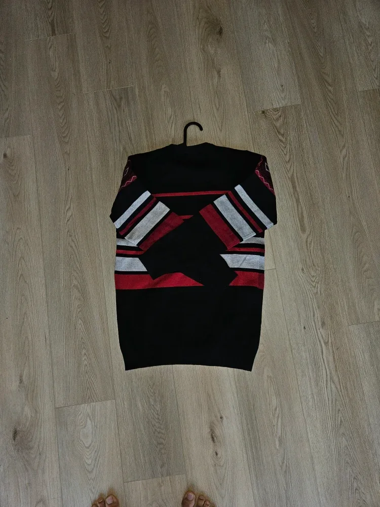 Striped Pattern Sweater - Black, Red, Grey image indicator(3)