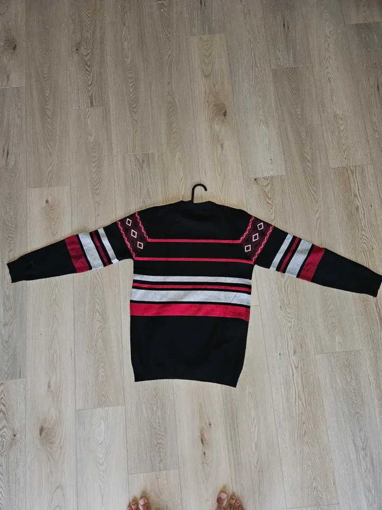Striped Pattern Sweater - Black, Red, Grey image indicator(5)