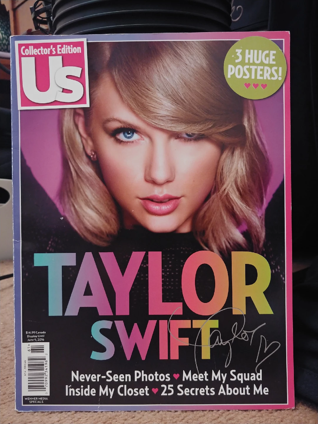 Taylor Swift Collector's Edition Magazine w/ 3 Posters