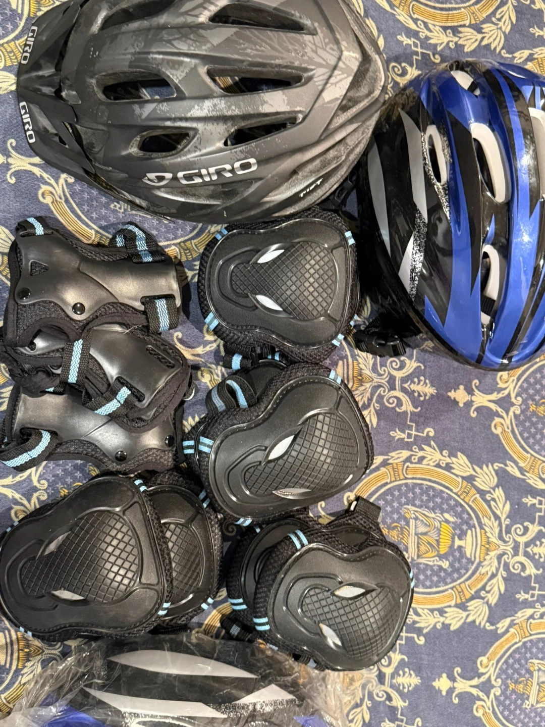 Bike Helmets + Pads - photo 2