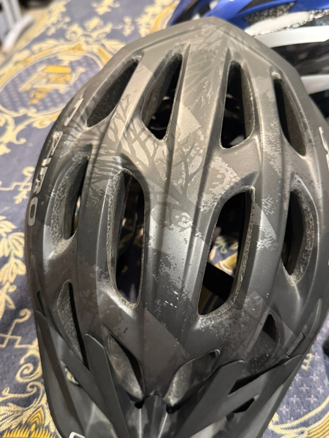 Bike Helmets + Pads - photo 3