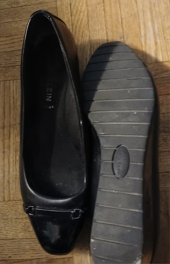 Anne Klein iflex Black Flats Size 8 image indicator(5)