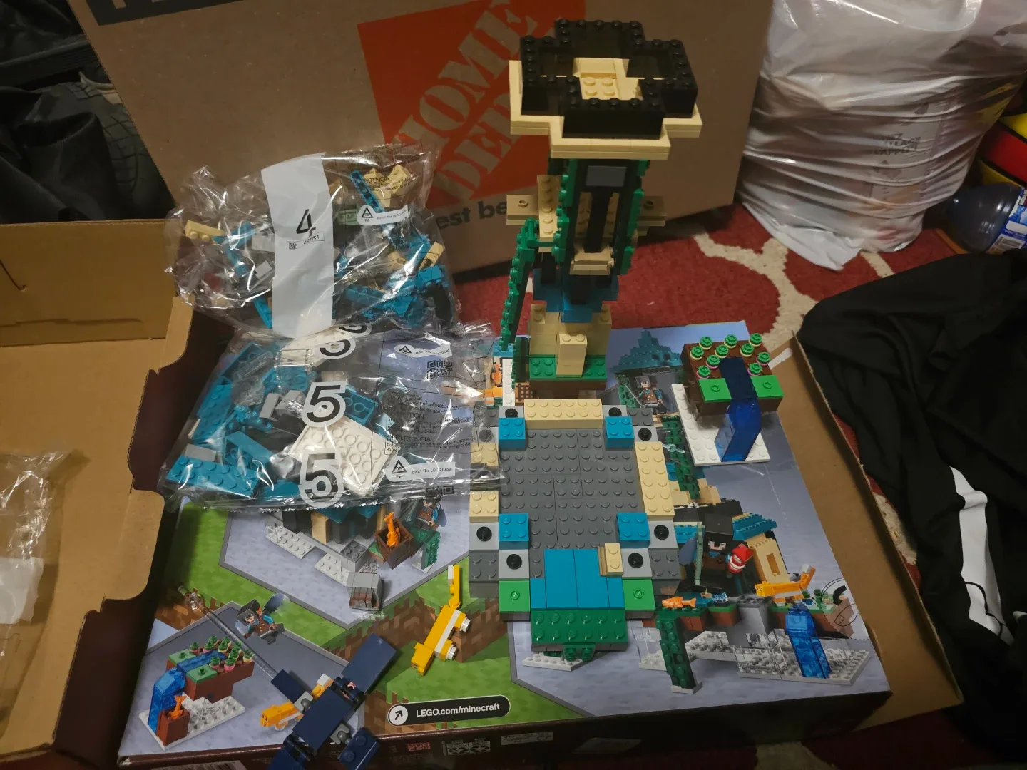 discontinued lego Minecraft 21173 The Sky Tower (565 Pieces) image indicator(2)