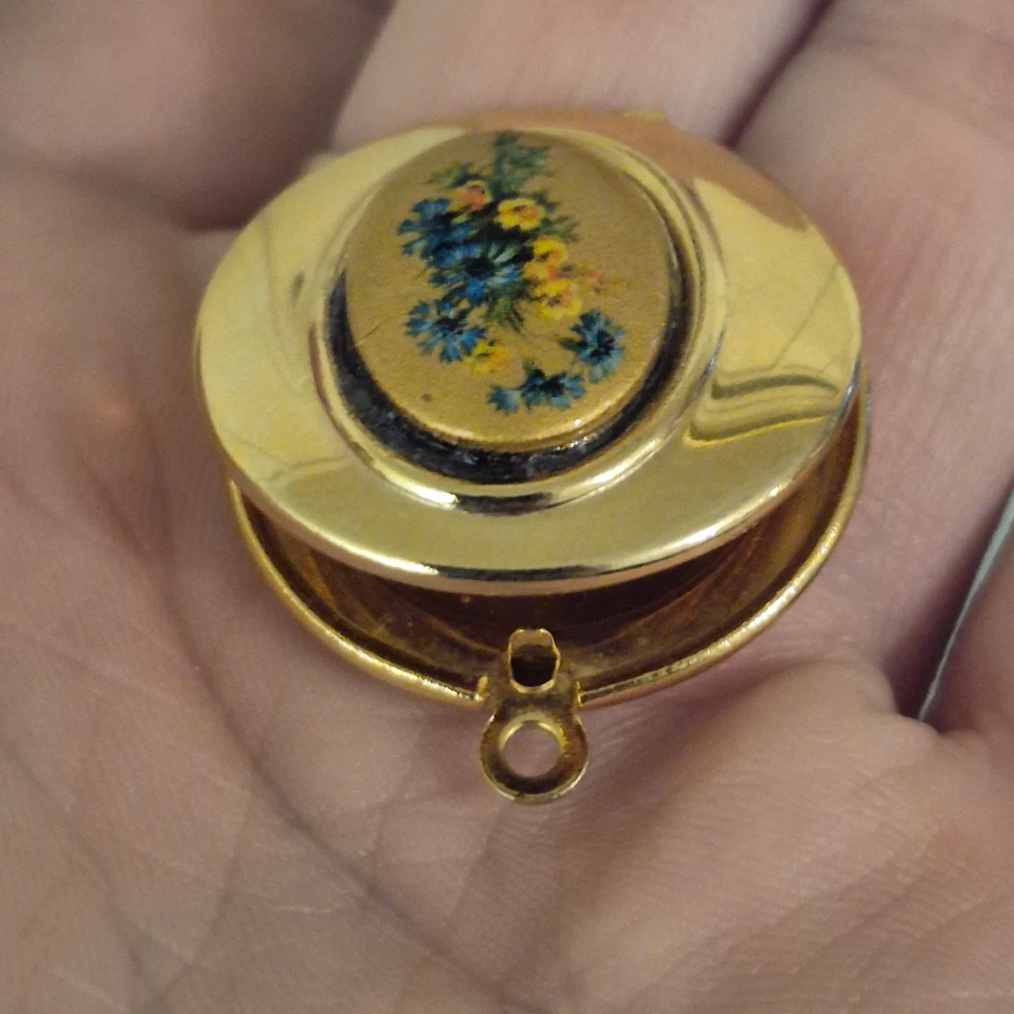 Vintage Gold Tone Floral Locket Pendant image indicator(2)