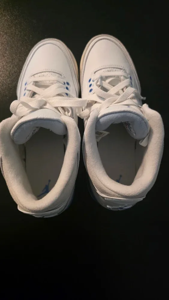 Jordan 3 Retro UNC, Size 7Y image indicator(2)