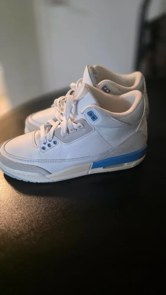 Jordan 3 Retro UNC, Size 7Y image indicator(6)